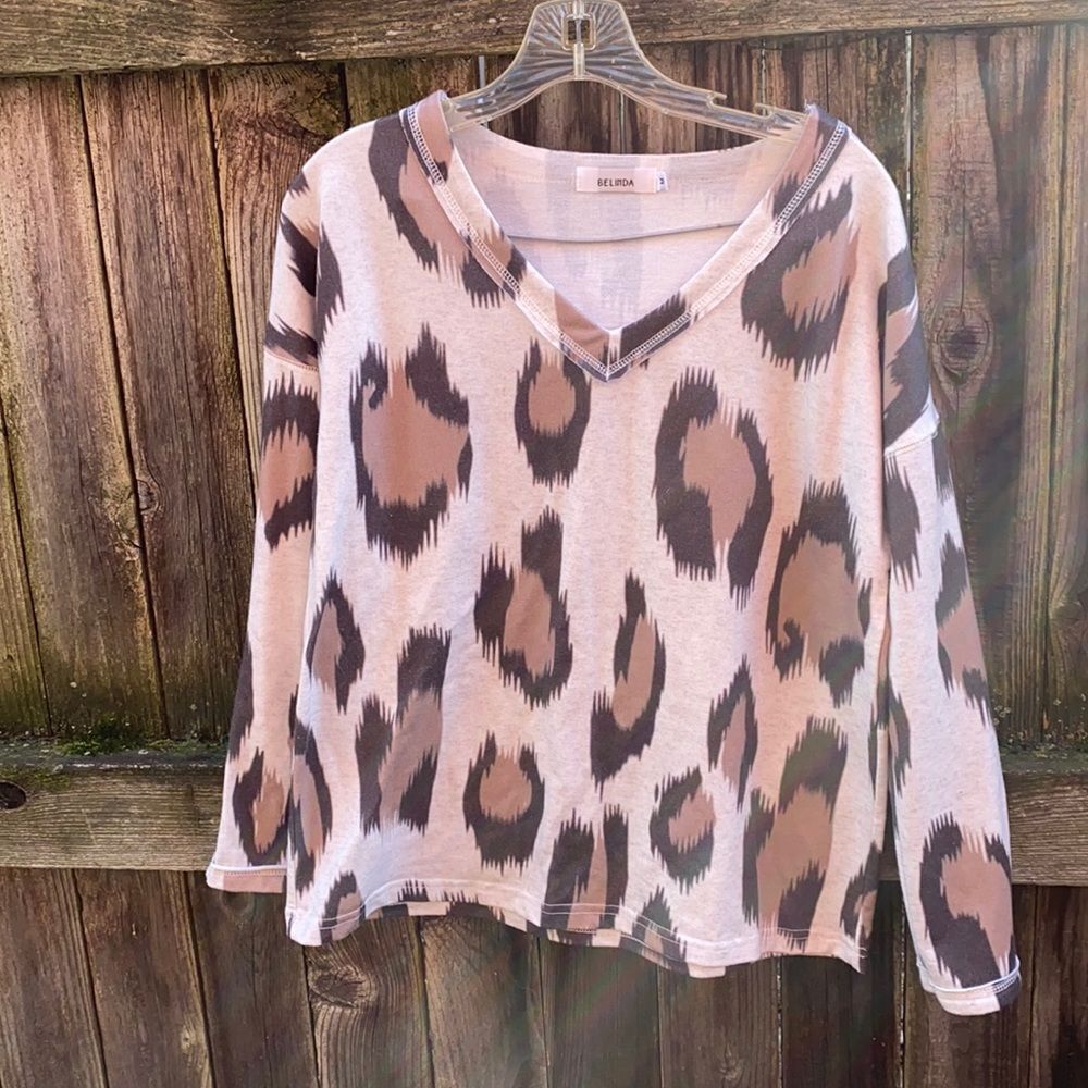 Belinda leopard print leopard sweatshirt sz. M